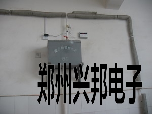 溝槽式廁所節(jié)水器在鄭州二七區(qū)長江東路小學(xué)安裝現(xiàn)場